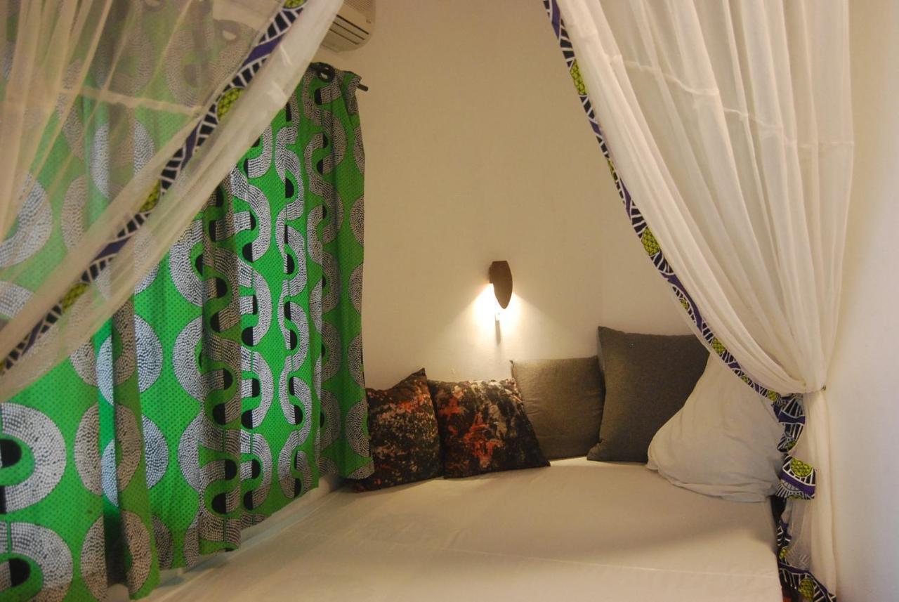 Karls Guesthouse Котону Экстерьер фото