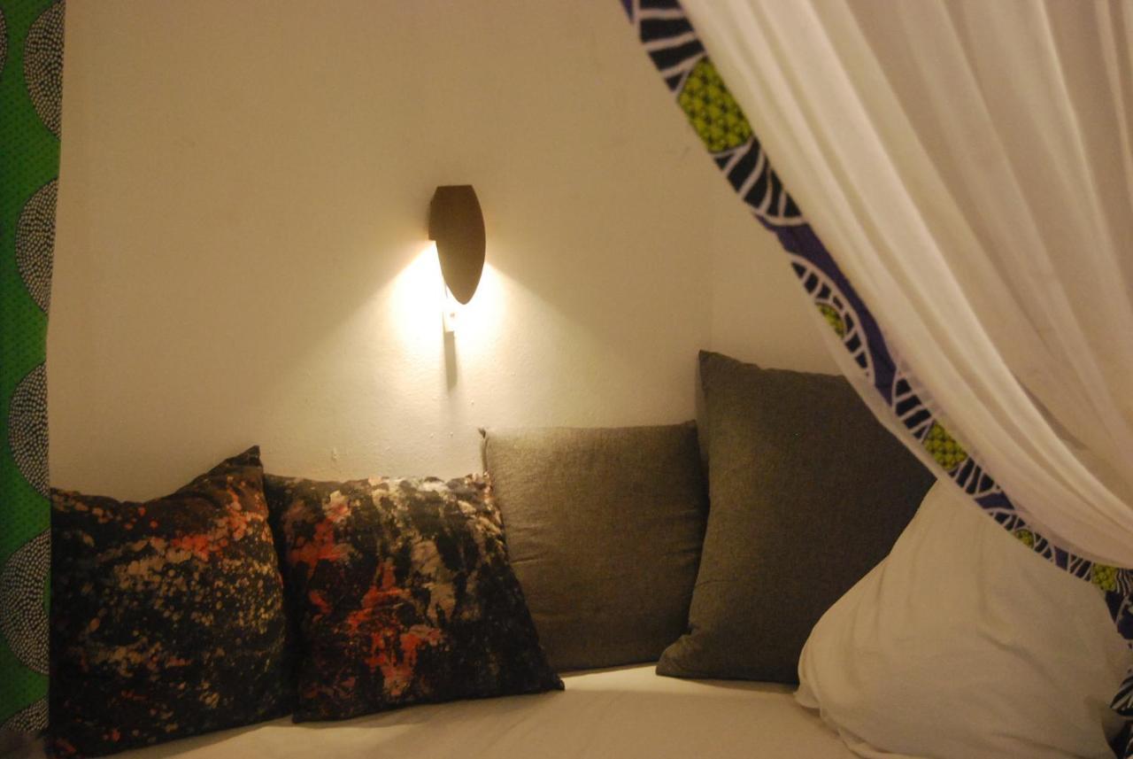 Karls Guesthouse Котону Экстерьер фото