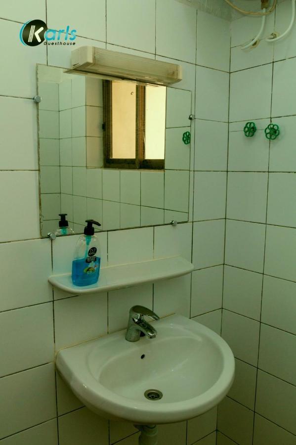 Karls Guesthouse Котону Экстерьер фото