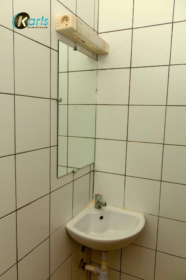 Karls Guesthouse Котону Экстерьер фото