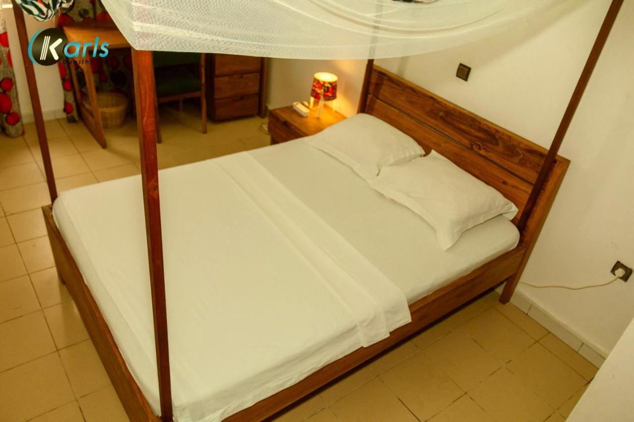 Karls Guesthouse Котону Экстерьер фото