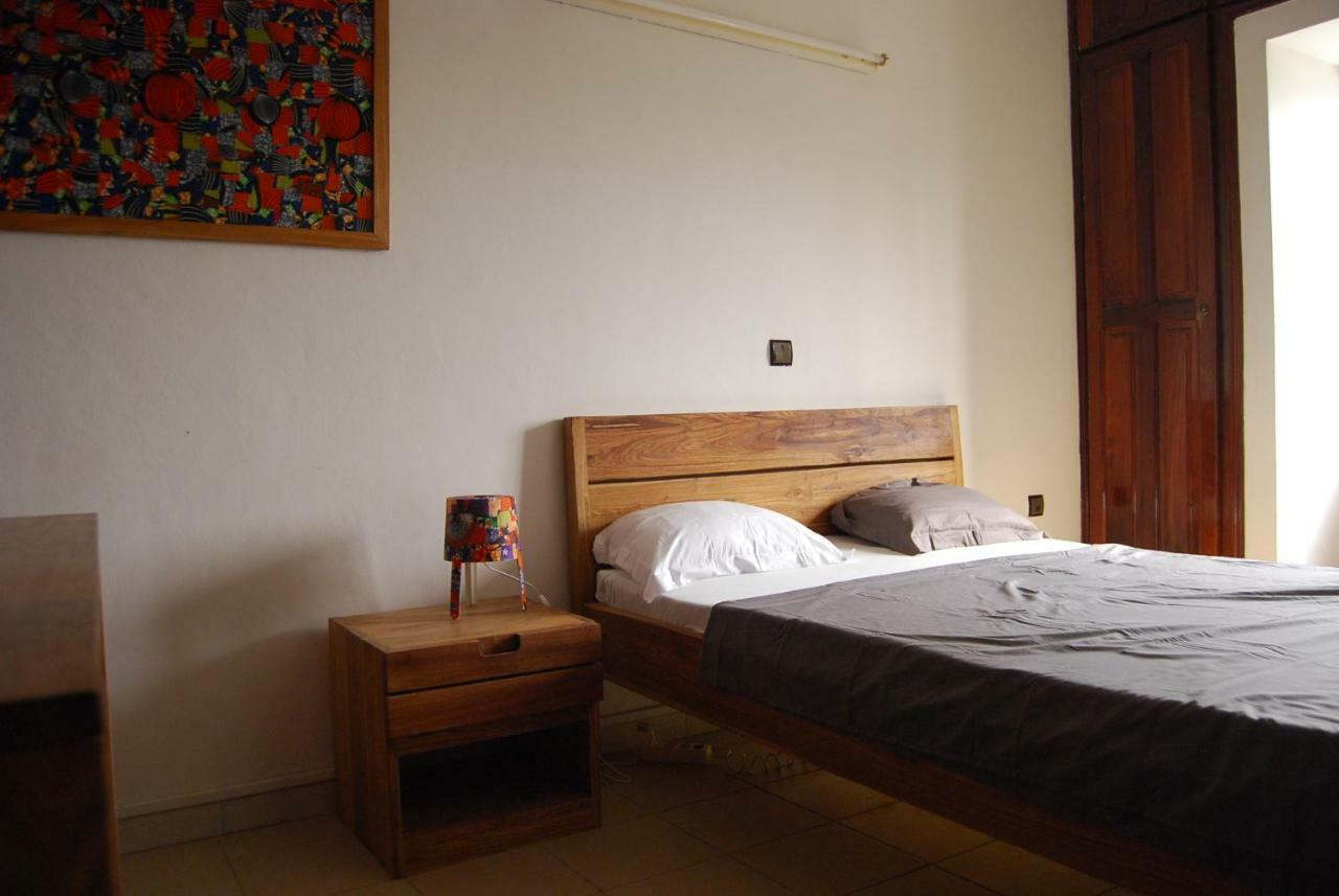 Karls Guesthouse Котону Экстерьер фото