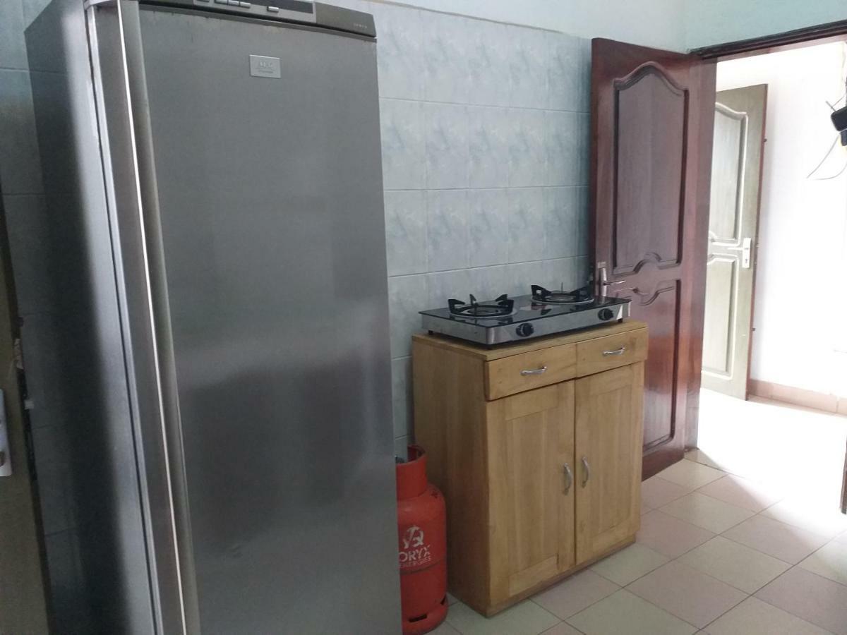 Karls Guesthouse Котону Экстерьер фото