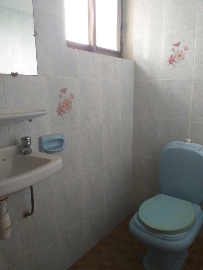 Karls Guesthouse Котону Экстерьер фото